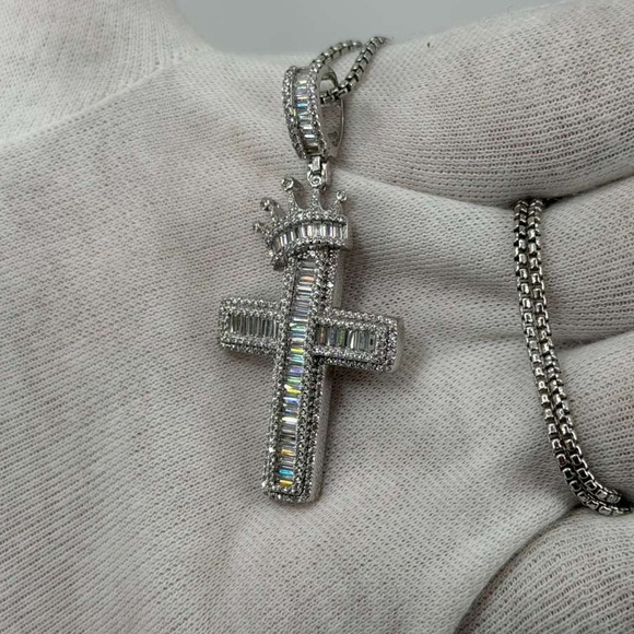 925 Sterling Silver White Gold Dipped Crown Cross Pendant CZ Iced Approx 10g - Picture 4 of 11